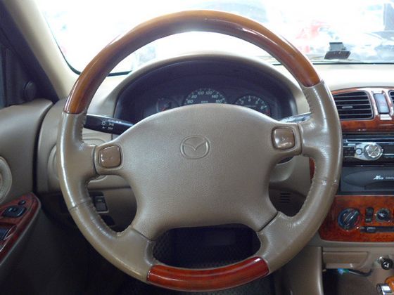 2001 Mazda 323 1.6 照片5