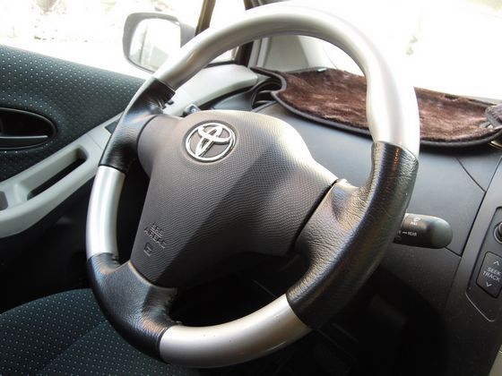 Toyota豐田 Yaris 照片3