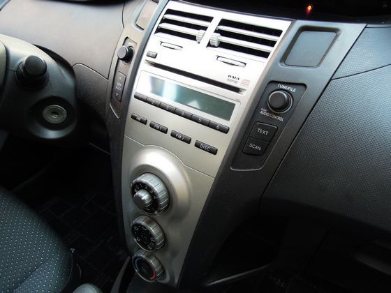 Toyota豐田 Yaris 照片4