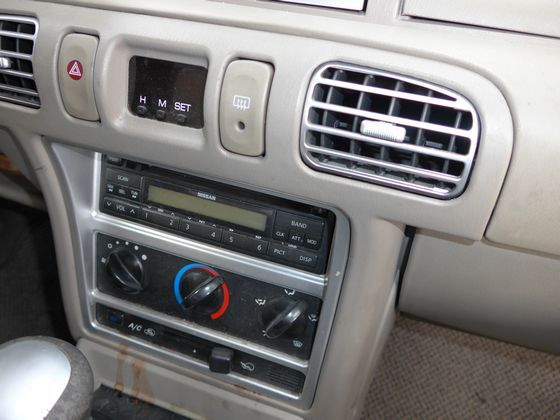 2004 日產 March 1.3 照片7