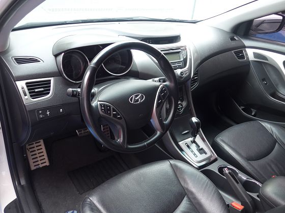  Hyundai 現代  Elantra 照片3