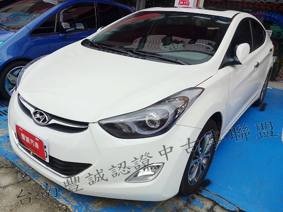 Hyundai 現代 Elantra 照片1