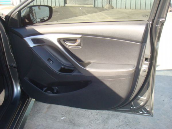 HYUNDAI ELANTRA 照片5