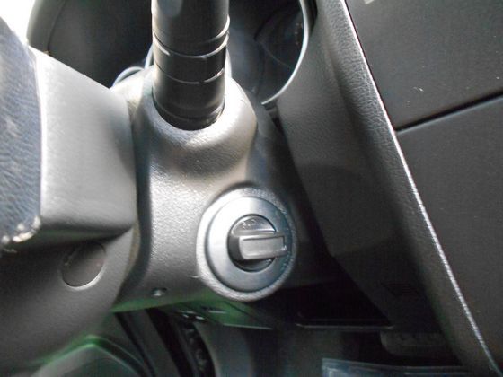 日產 TIIDA 1.8 黑 照片8