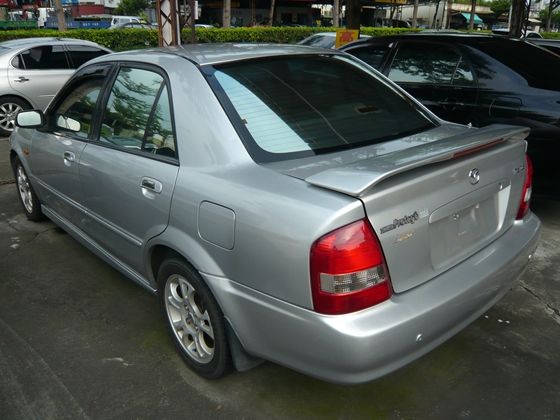 2001年 Mazda 馬自達 323  照片9