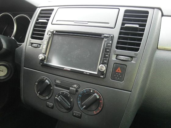 2010年 Nissan 日產Tiida 照片5