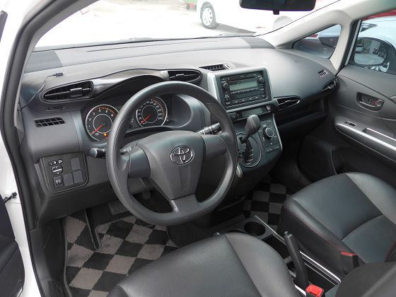  Toyota豐田  Wish 照片9