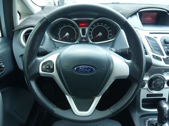 2013年 Ford 福特 Fiesta 照片4