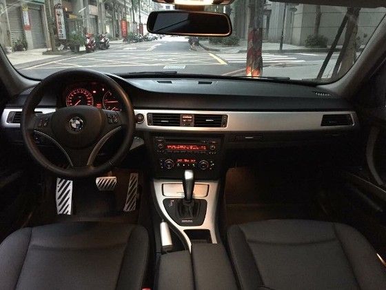 2010 BMW 320D 2.0 照片2