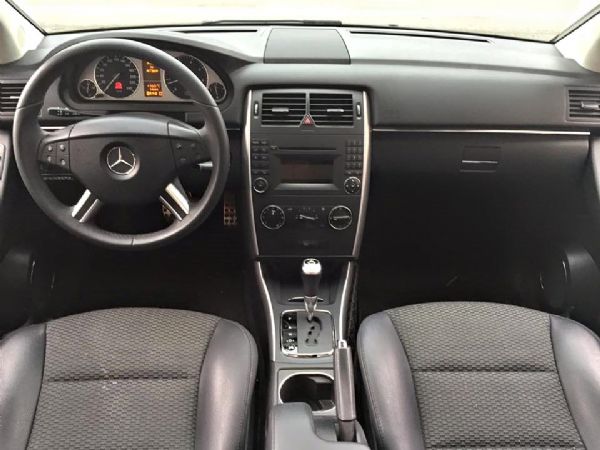 BENZ B180 1.7 免頭款全額貸 照片4