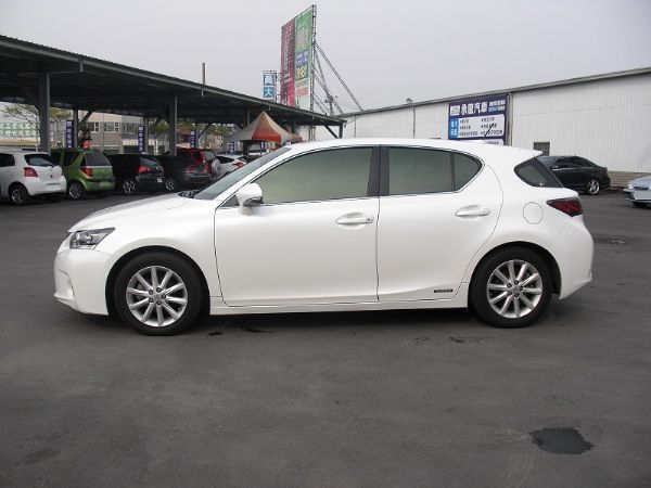 LEXUS CT200H 1.8 白 照片5