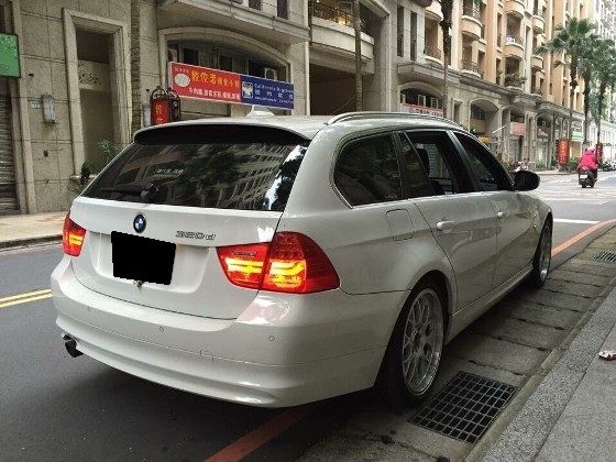 2010 BMW 320D 2.0 照片9