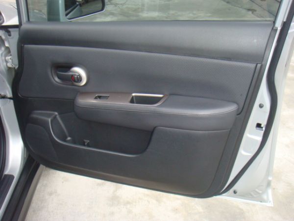 NISSAN TIIDA 照片5