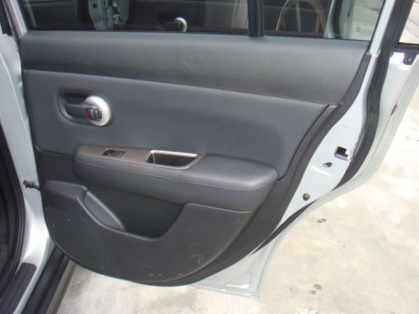 NISSAN TIIDA 照片6