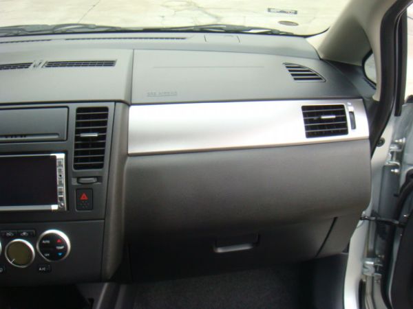 NISSAN TIIDA 照片8