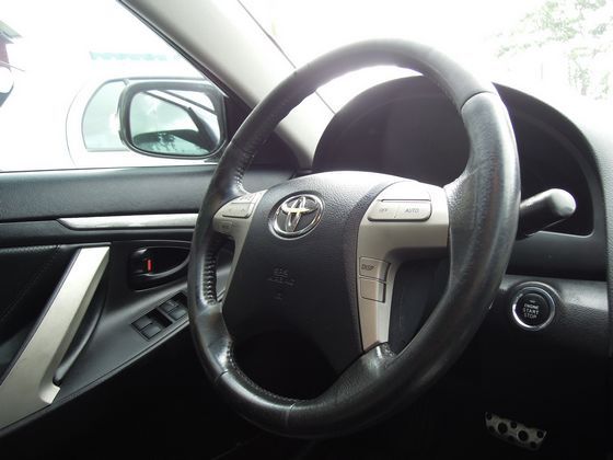 Toyota 豐田/Camry 2.4 照片3