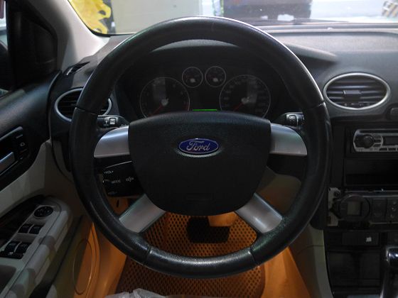 Ford 福特/Focus 1.8 照片5
