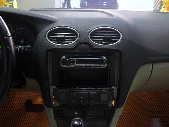 Ford 福特/Focus 1.8 照片6