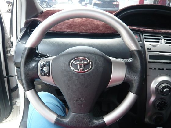 Toyota 豐田 Yaris 照片5