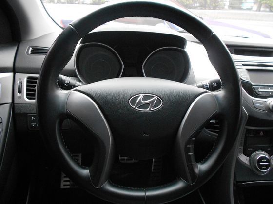 Hyundai 現代/Elantra 照片5