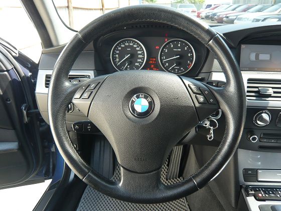 BMW 寶馬 530i 五門 3.0 照片5