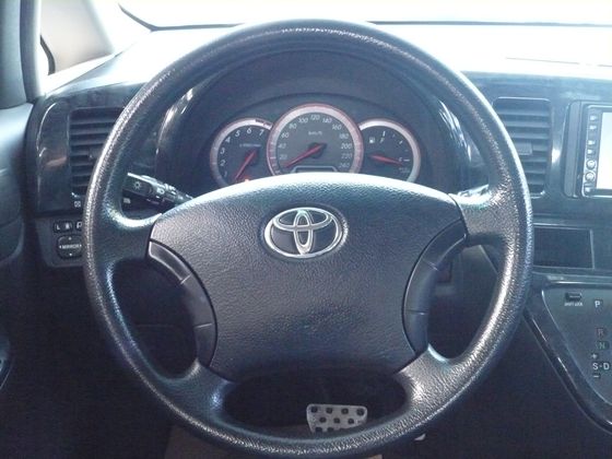 Toyota 豐田 Wish 2.0 照片5