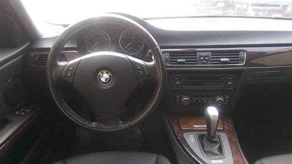 BMW 320I E90型 黑 照片5