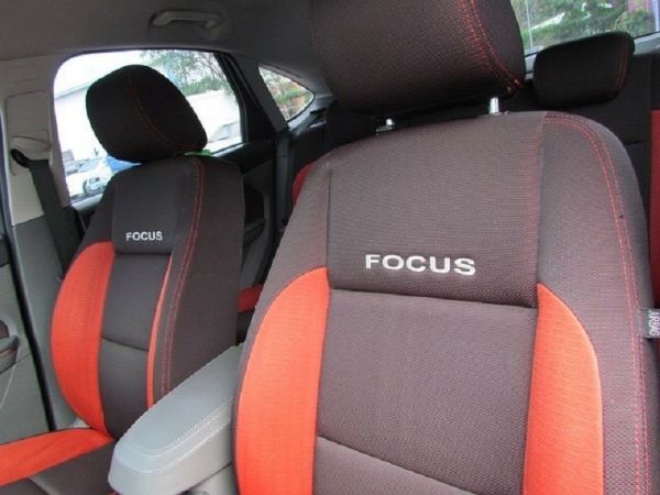 10年 福特 FOCUS 柴油 黑 照片10