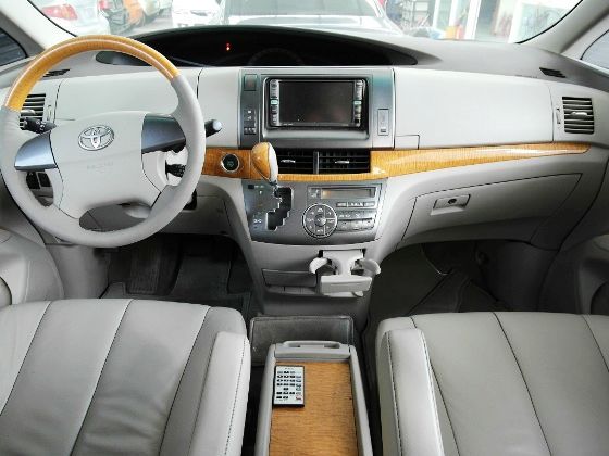 Toyota 豐田 Previa 2.4 照片2