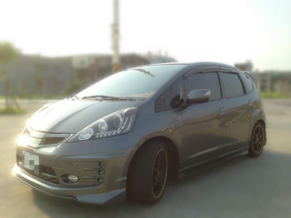 10 FIT 1.5 車身內裝漂亮 照片2