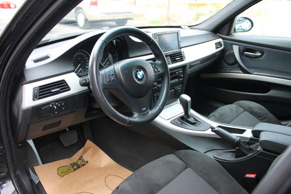 1萬交車 BMW E90 323 中古車 照片4