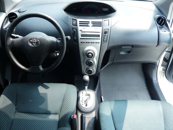 Toyota 豐田 Yaris 1.5 照片2