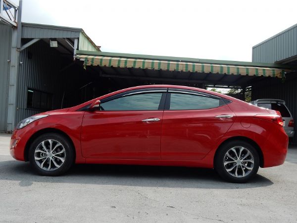 2013年現代ELANTRA 紅1.8 照片6