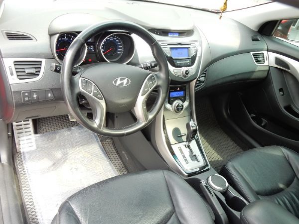 2013年現代ELANTRA 紅1.8 照片9