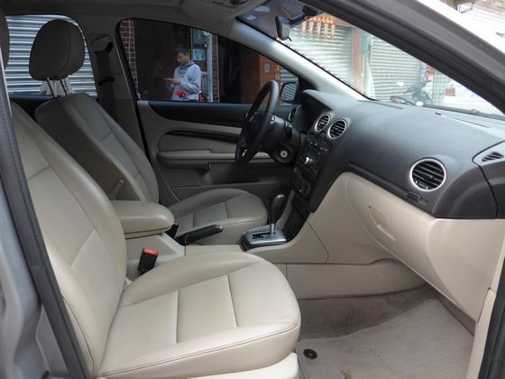 Ford 福特/Focus 1.8 照片6