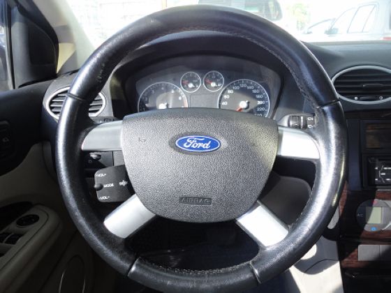 Ford 福特  Focus 1.8  照片5