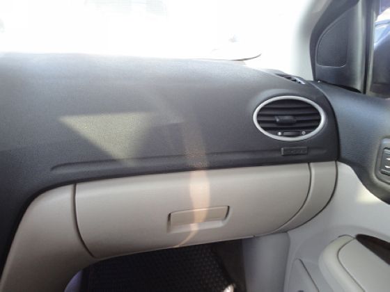 Ford 福特  Focus 1.8  照片6