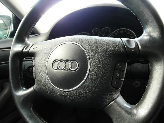 Audi 奧迪 A6 2.4 照片3