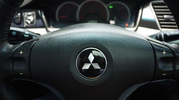 原廠筒形賽車椅 換檔快撥 HID 天窗  照片10
