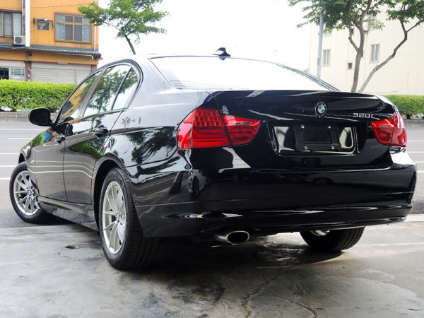 10 BMW E90 320i 2.0 照片4