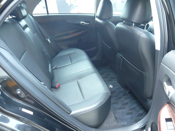 Toyota豐田  Altis 1.8  照片4
