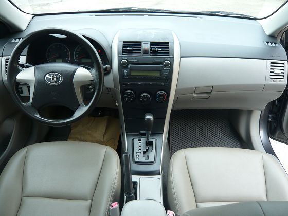 Toyota豐田  Altis 1.8 照片2