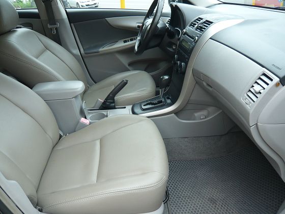 Toyota豐田  Altis 1.8 照片3