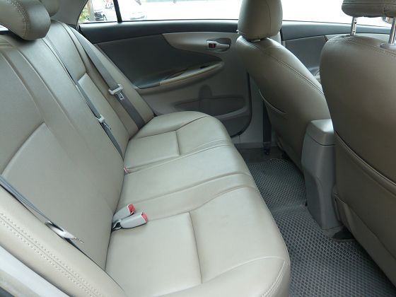 Toyota豐田  Altis 1.8 照片4