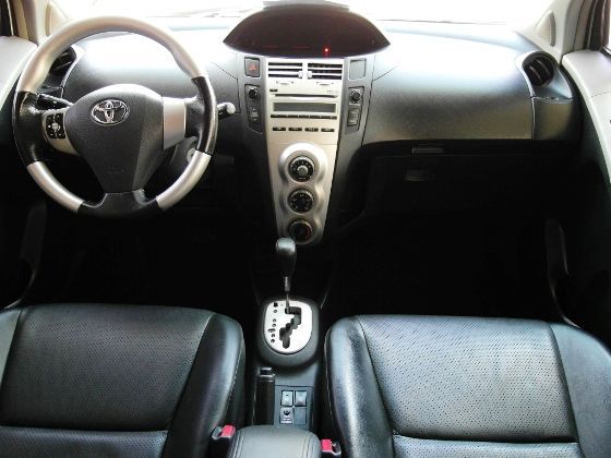 Toyota 豐田 Yaris 1.5 照片2