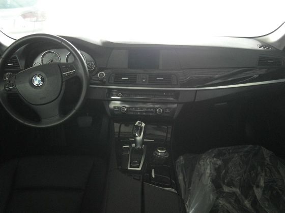 BMW 寶馬 5系列  528 2.0  照片2