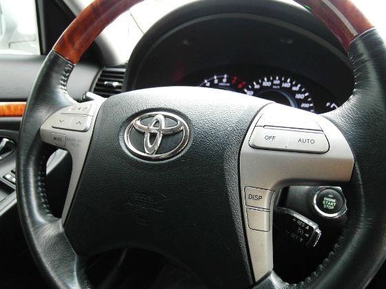 Toyota 豐田 Camry 2.4銀 照片3