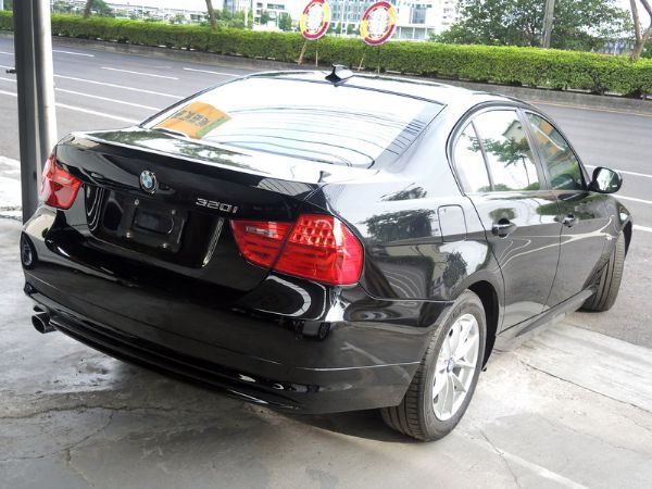 10 BMW E90 320i 2.0 照片9