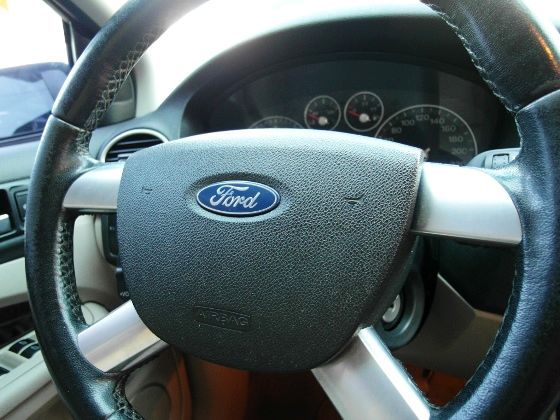 Ford 福特 Focus 4門 1.8 照片3