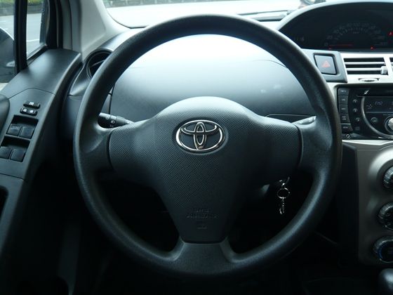 Toyota豐田  Yaris 1.5  照片5